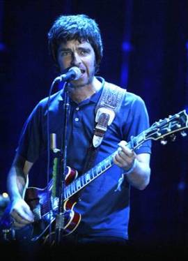 Noel Gallagher - Sai do grupo Oasis depois de brigar com seu irmão Liam.